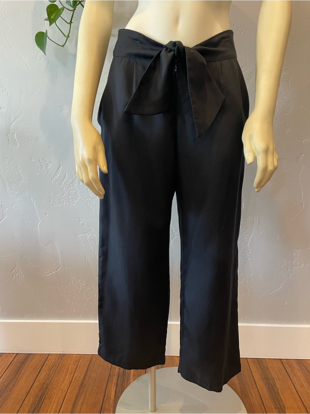 Stillwater High-Waist Black Tie-Front Wide Leg cropped Pants S